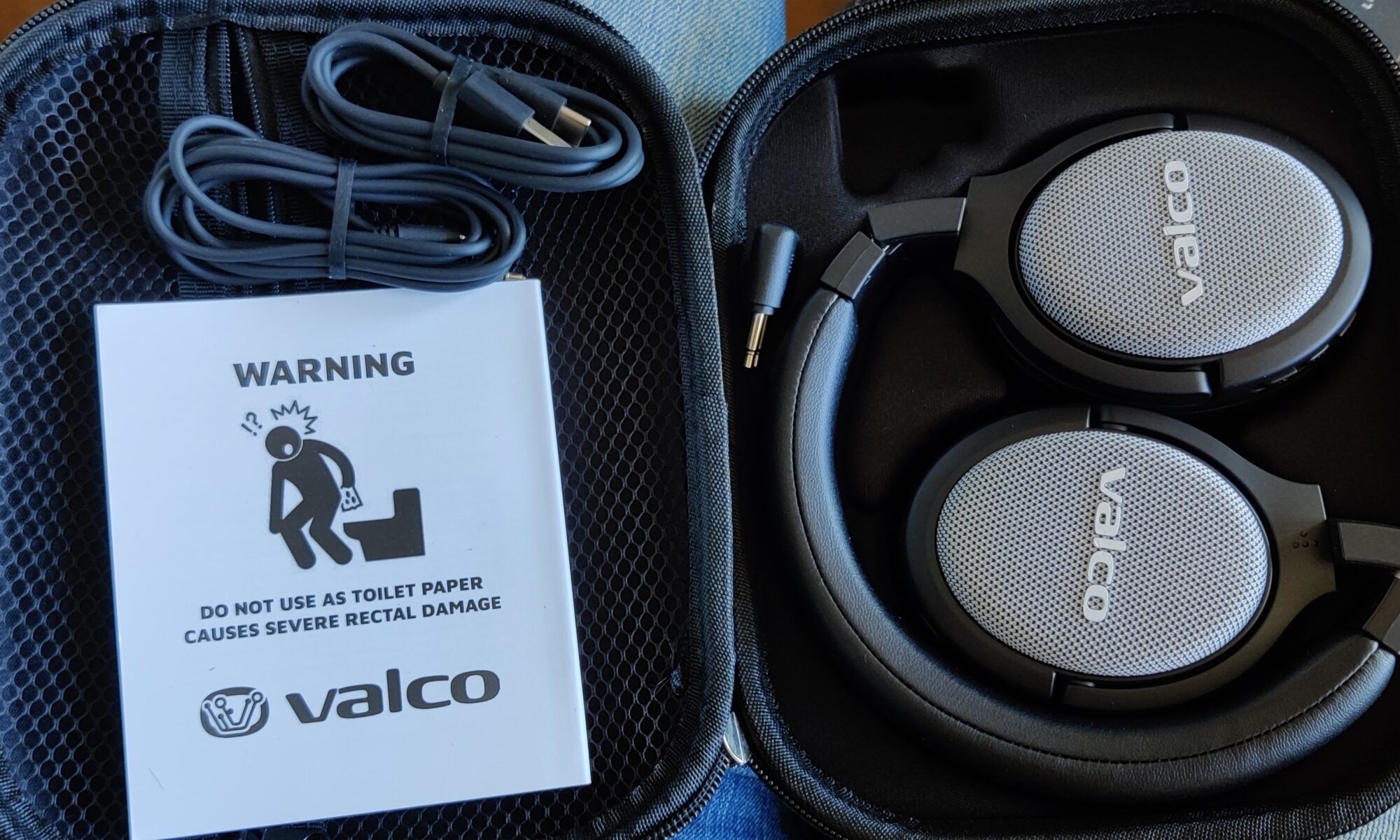 Valco VMK20 headphones in open packaging